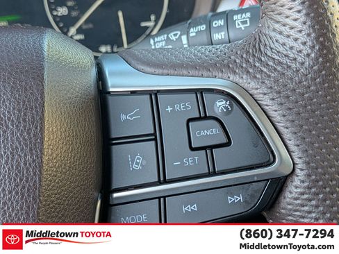 Used 2023 Toyota Sienna Platinum image 20
