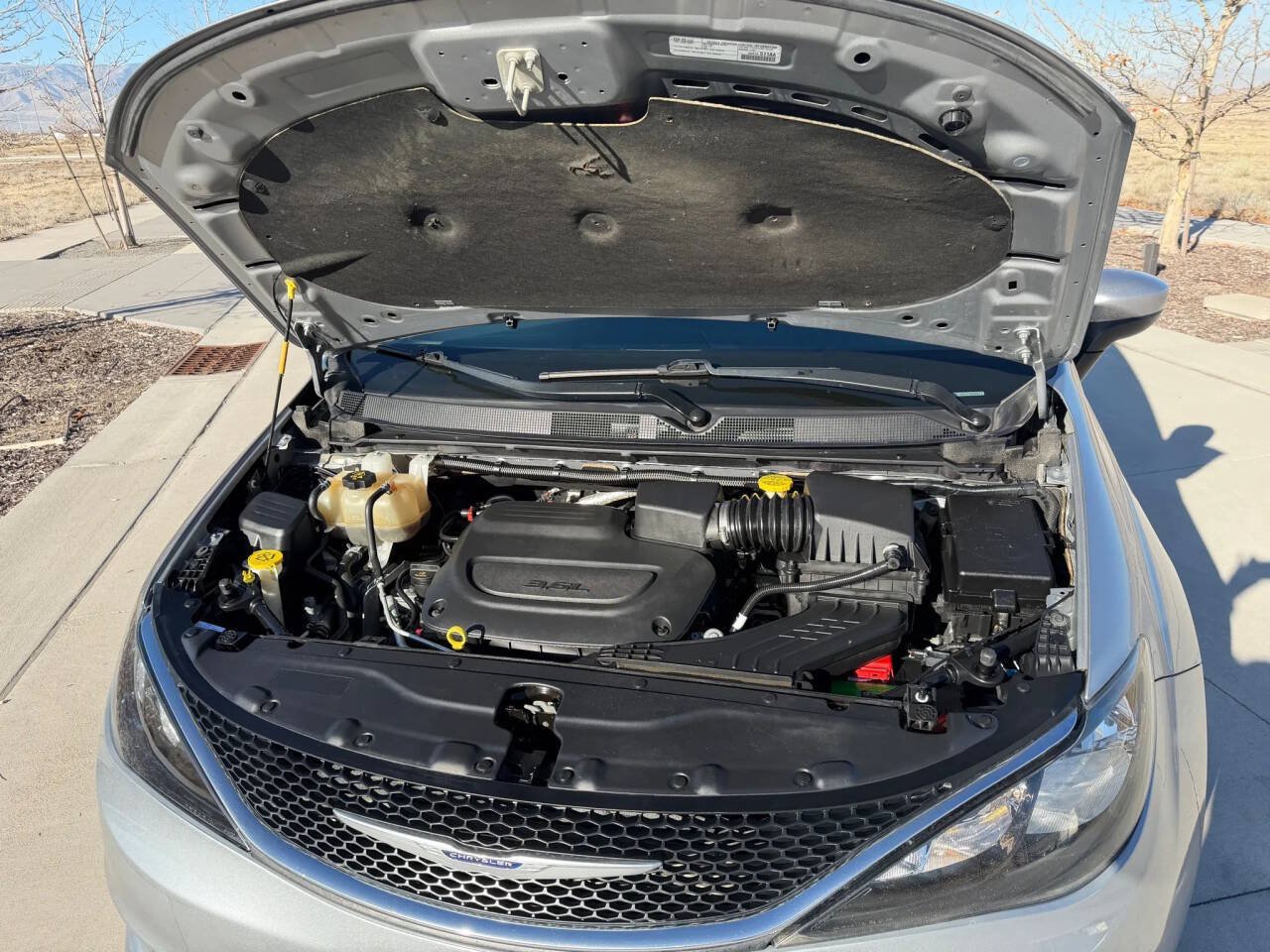 Used 2020 Chrysler Voyager Lxi FWD image 11