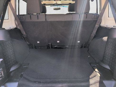 Used 2018 Jeep Wrangler Unlimited Sahara image 6