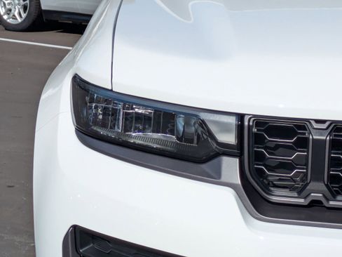 New 2026 Jeep Grand Cherokee Laredo image 10