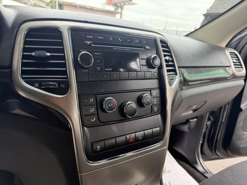 Used 2013 Jeep Grand Cherokee Laredo w/ Laredo E Group image 12