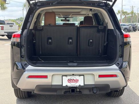 Certified 2025 Nissan Pathfinder Platinum w/ Cargo Package AWD/4WD image 4