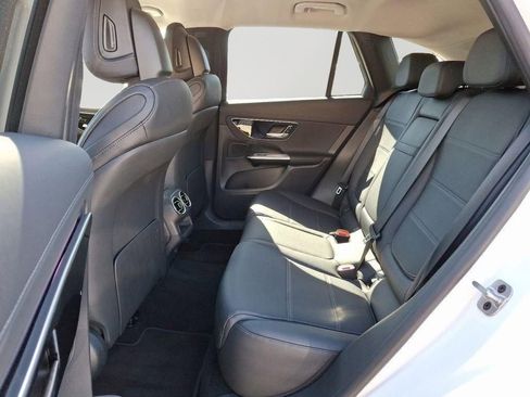 Used 2024 Mercedes-Benz GLC 300 4MATIC image 10