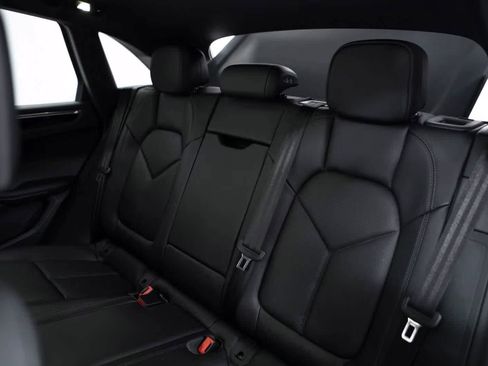 Certified 2026 Porsche Macan AWD/4WD image 38