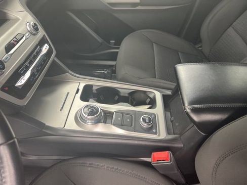 Used 2022 Ford Explorer XLT image 15