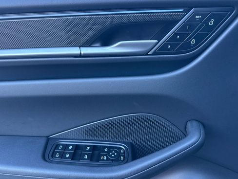 Certified 2025 Porsche Macan 4S Electric image 12