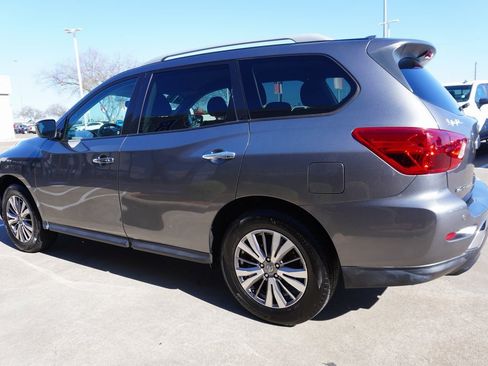 Used 2020 Nissan Pathfinder SV image 4