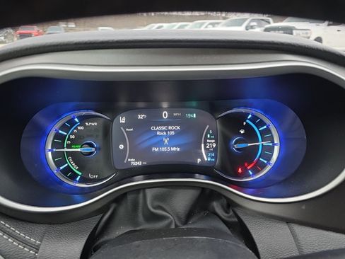 Used 2024 Chrysler Pacifica Select image 23