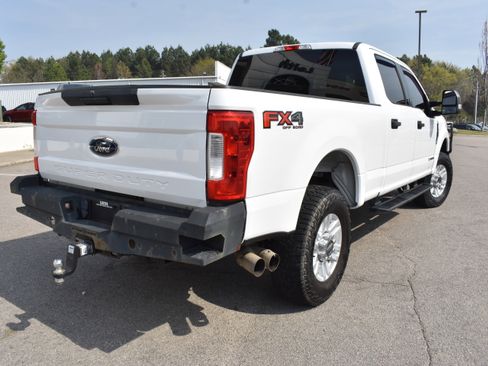 Used 2019 Ford F250 XLT w/ FX4 Off-Road Package image 9