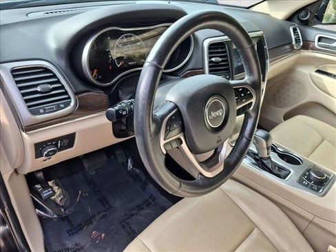 Used 2018 Jeep Grand Cherokee Limited AWD/4WD image 16
