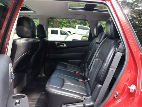 Used 2017 Nissan Pathfinder Platinum AWD/4WD image 18