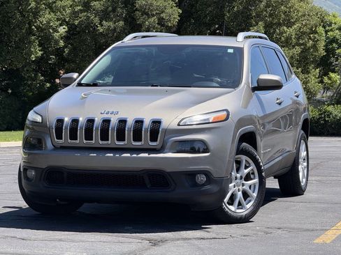 Used 2016 Jeep Cherokee Latitude w/ Comfort & Sound Group FWD image 1