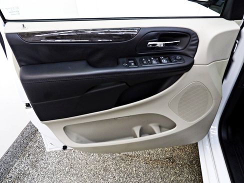 Used 2018 Dodge Grand Caravan SE w/ UConnect Hands-Free Group FWD image 7