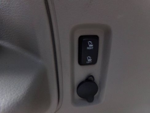 Used 2012 Lincoln MKX FWD image 25