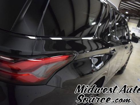 Used 2023 Chevrolet Traverse Premier w/ Redline Edition image 3