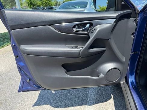 Used 2018 Nissan Rogue S AWD/4WD image 19