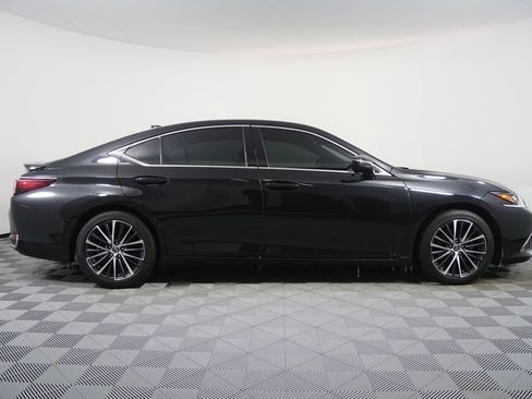 Used 2024 Lexus ES 300h F Sport image 2