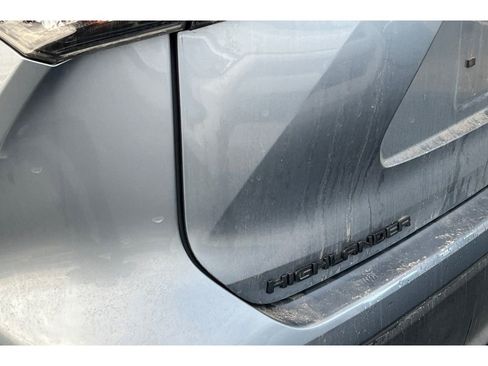 Used 2022 Toyota Highlander LE image 7