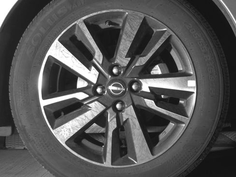 Used 2025 Nissan Versa SV FWD image 13