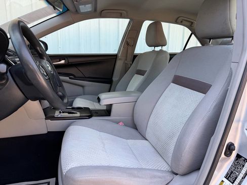 Used 2012 Toyota Camry LE FWD image 12