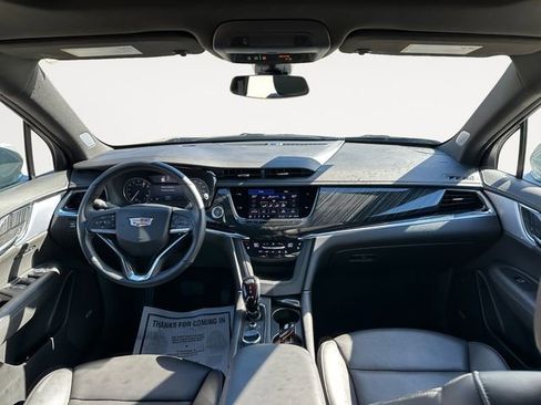 Used 2025 Cadillac XT6 Premium Luxury image 10