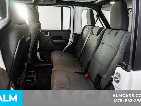 Used 2025 Jeep Wrangler Unlimited Rubicon AWD/4WD image 16