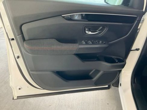 Certified 2025 Honda Pilot Sport image 4