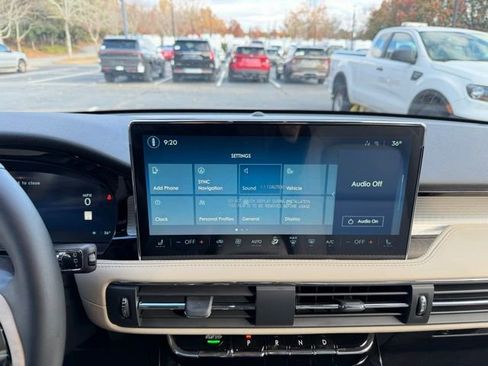 New 2026 Lincoln Corsair Premiere image 16