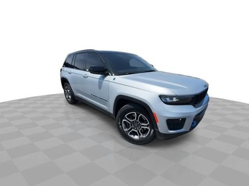 Used 2022 Jeep Grand Cherokee Trailhawk w/ Advanced Protech Group II AWD/4WD image 2