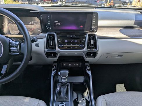 Certified 2023 Kia Sorento EX FWD image 17