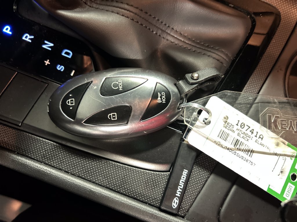 Used 2025 Hyundai Elantra Sport FWD image 20