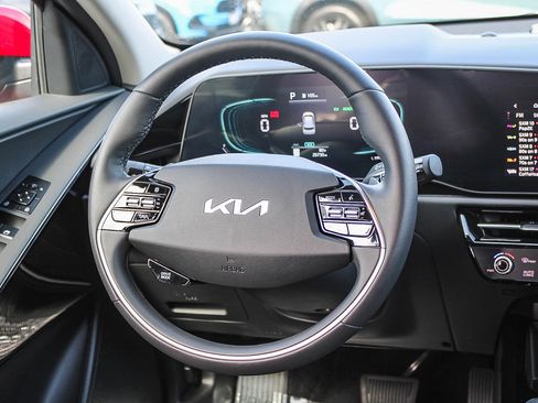 Used 2025 Kia Niro LX FWD image 17