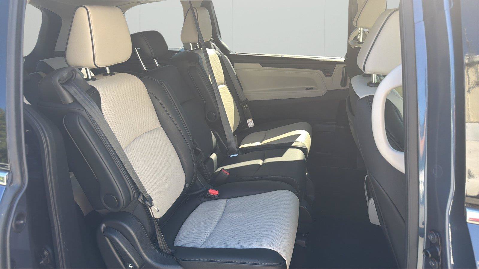 Used 2025 Honda Odyssey Elite image 14