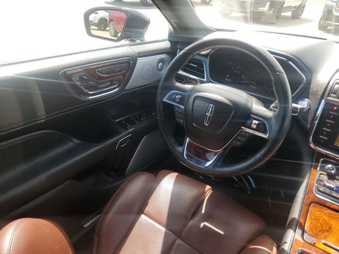 Used 2018 Lincoln Continental Reserve AWD/4WD image 17
