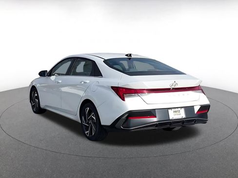 Used 2025 Hyundai Elantra SEL image 11