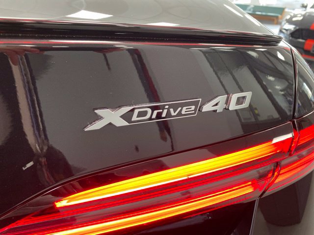 Used 2025 BMW i5 xDrive40 w/ M Sport Package AWD/4WD image 5