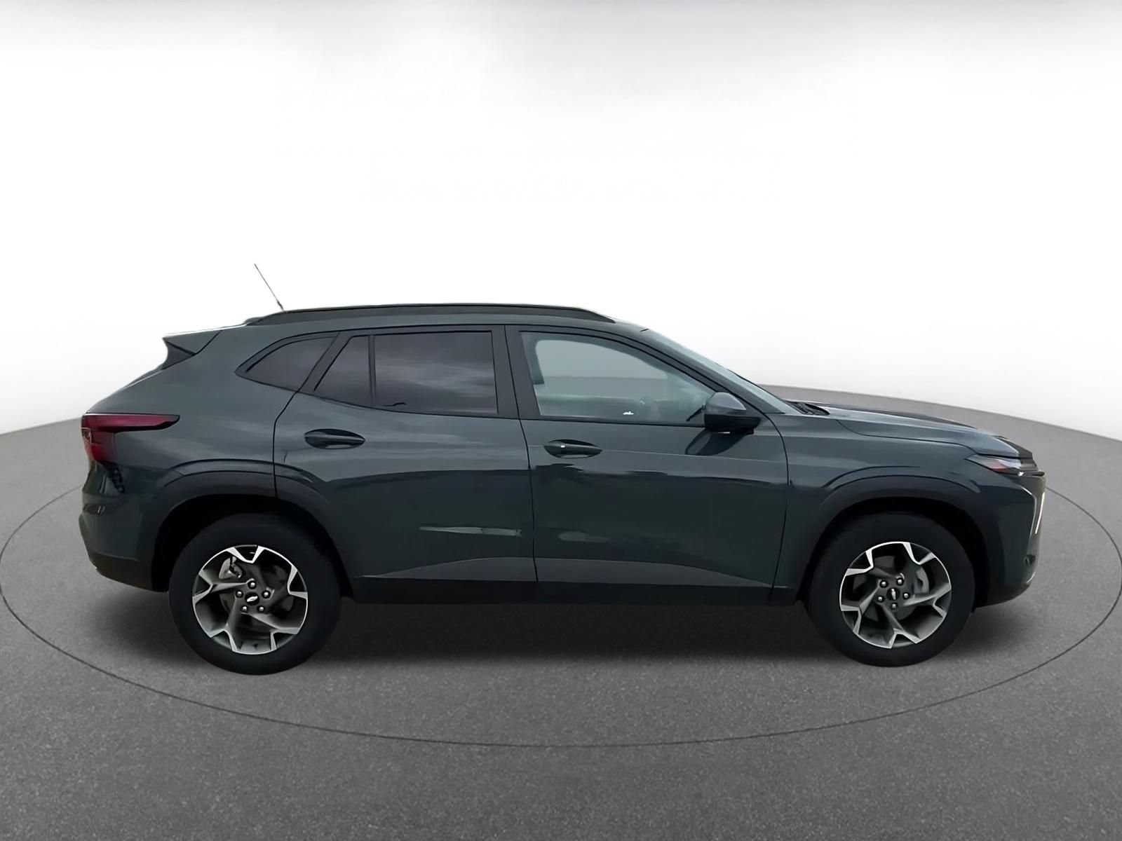 Used 2025 Chevrolet Trax LT w/ LT Convenience Package FWD image 15