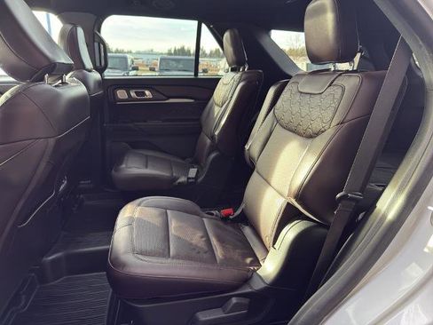 Certified 2025 Ford Explorer Platinum w/ LUX Leather Package image 27