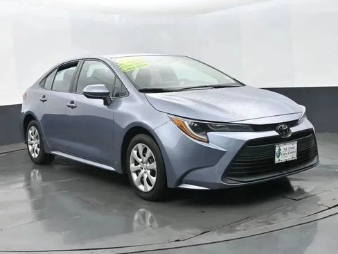Used 2024 Toyota Corolla LE FWD image 2