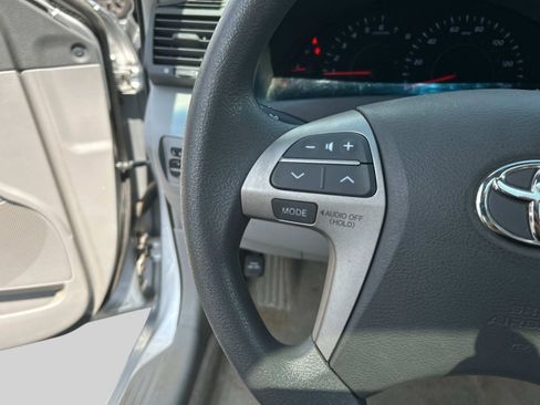 Used 2010 Toyota Camry LE image 26