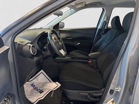 Certified 2023 Nissan Kicks SV FWD image 9