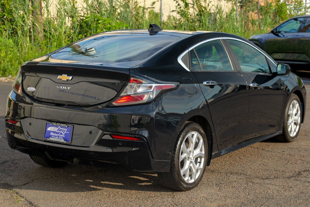 Used 2018 Chevrolet Volt Premier w/ Driver Confidence Package FWD image 7