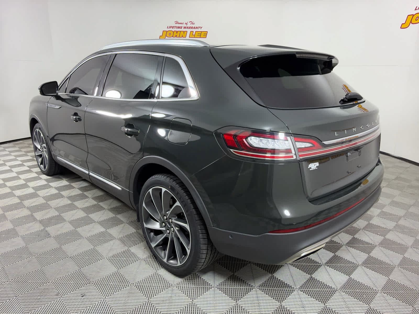 Used 2023 Lincoln Nautilus Reserve w/ Equipment Group 201A AWD/4WD image 3
