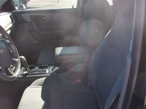 Used 2017 Chevrolet Traverse LT image 20
