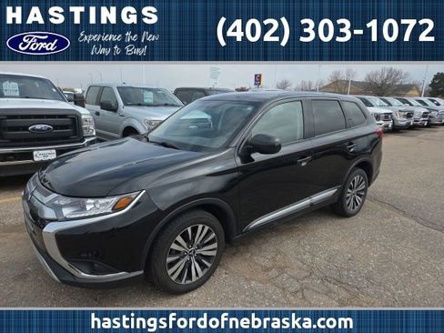 Used 2019 Mitsubishi Outlander ES image 1