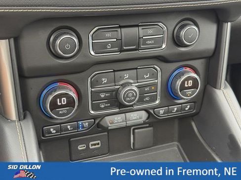 Used 2021 Chevrolet Suburban Premier w/ Premium Package AWD/4WD image 13