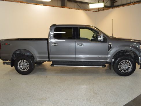 Used 2022 Ford F250 XLT w/ XLT Premium Package AWD/4WD image 2