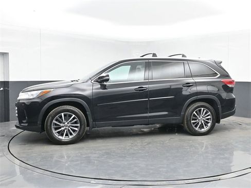 Used 2019 Toyota Highlander XLE image 12