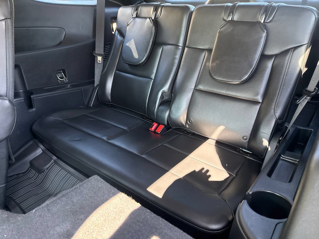 Used 2023 Ford Explorer XLT w/ Equipment Group 202A RWD image 16