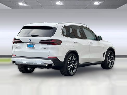 New 2026 BMW X5 xDrive50e image 8